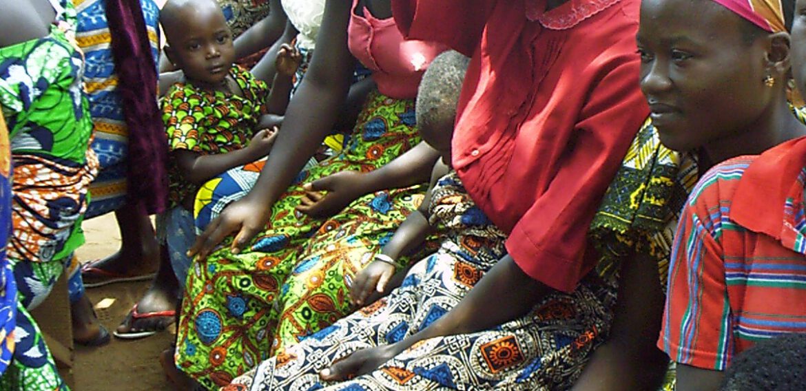 Afrikanische Frauen mit Kindern