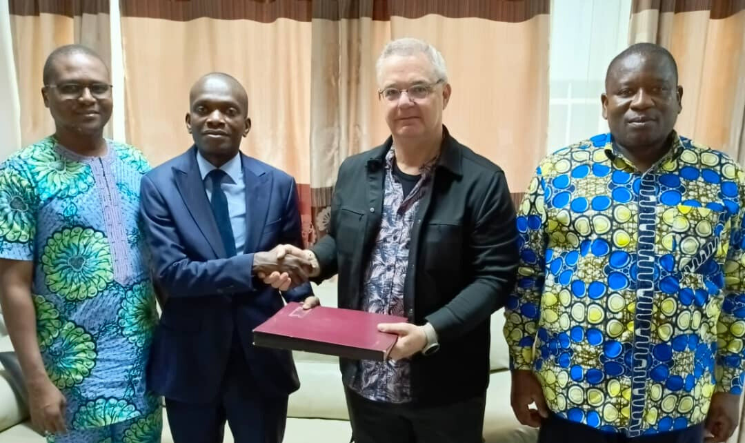 Vertragsübergabe bei beninischen Behörden