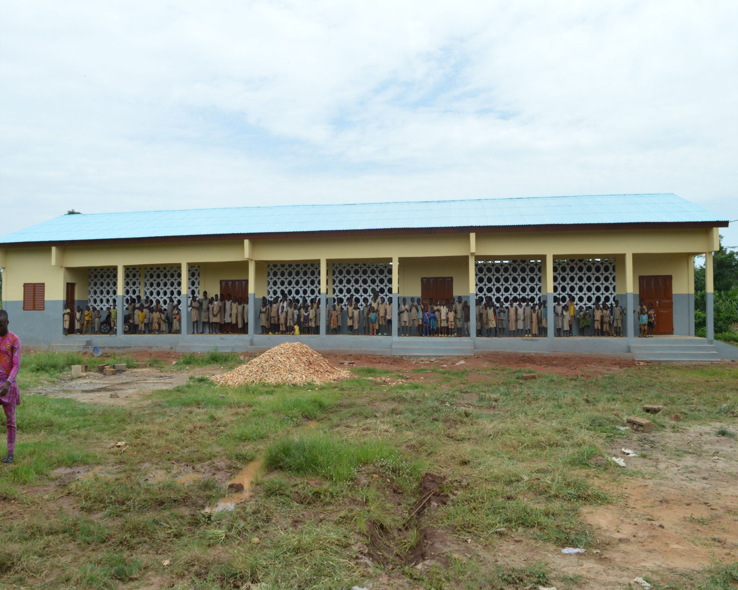 Infrastrukturbau – Baustellenszene mit Technik und Material